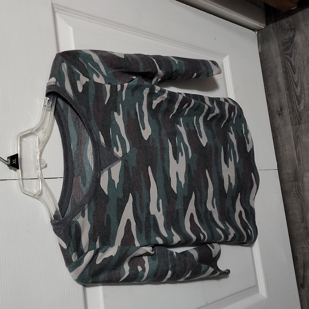 Juniors camo tee